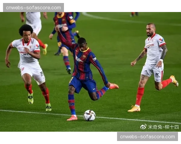 战术分析：哈维如何通过变阵三中卫遏制了皇马的边路进攻