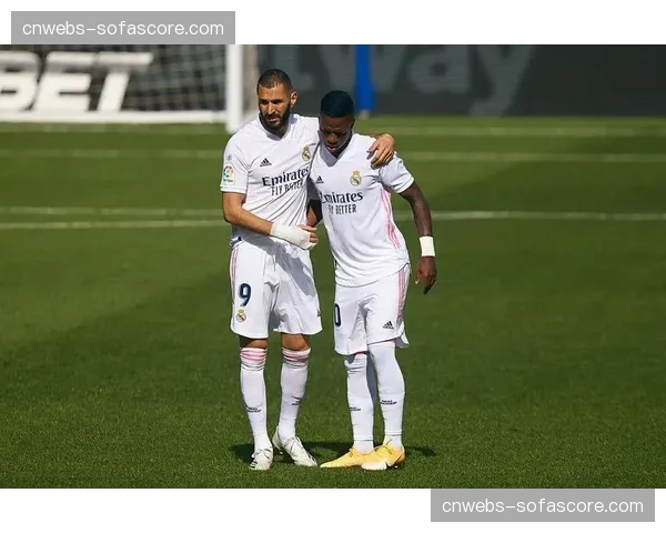 维尼修斯一条龙破门，皇马主场1-0小胜巴黎占得先机